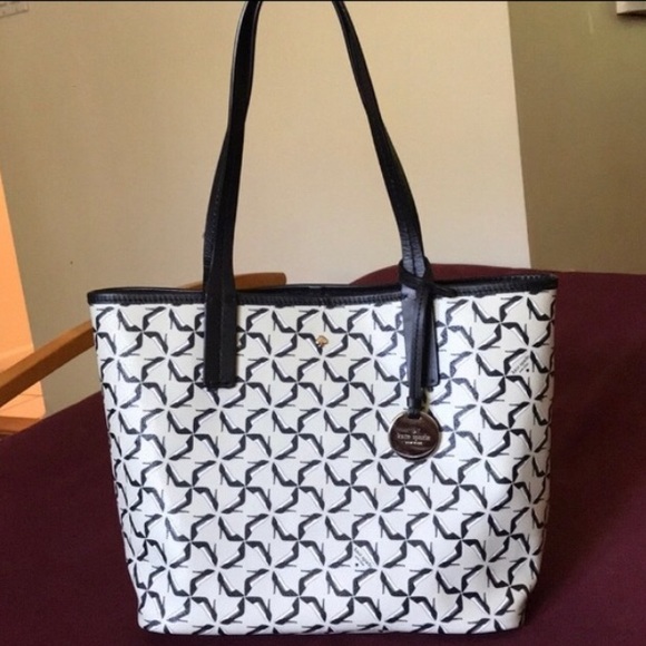 🌟Sale! ♠️Kate Spade Broome Street Pinwheel tote♠️ - Picture 3 of 6